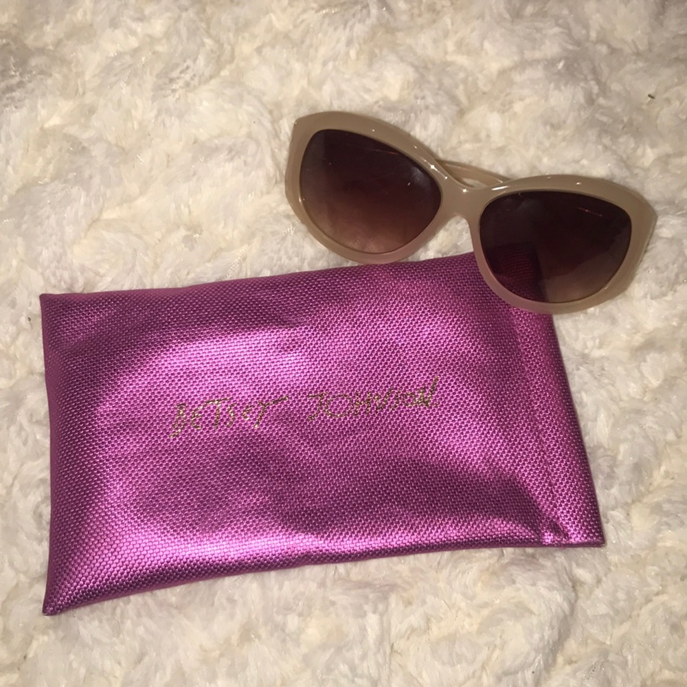 Betsey Johnson Sunnies